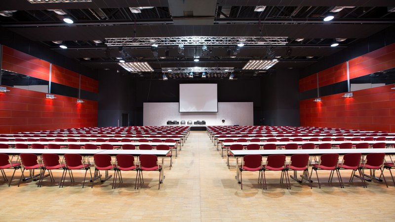 Ein Blick auf die Bühne von Saal 2, im Ruhrcongress