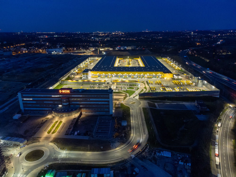 Blick auf Mark 51 7 aus der Luft bei Nacht